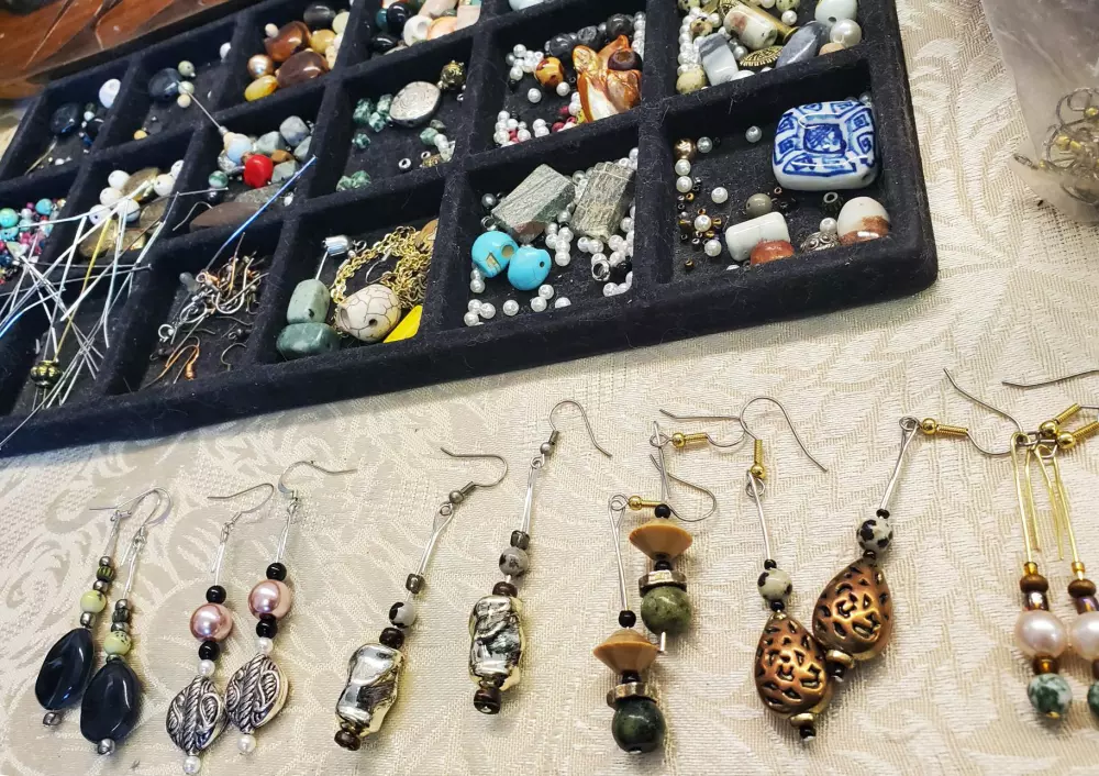Meet Up, Make Art: Jewelry Making